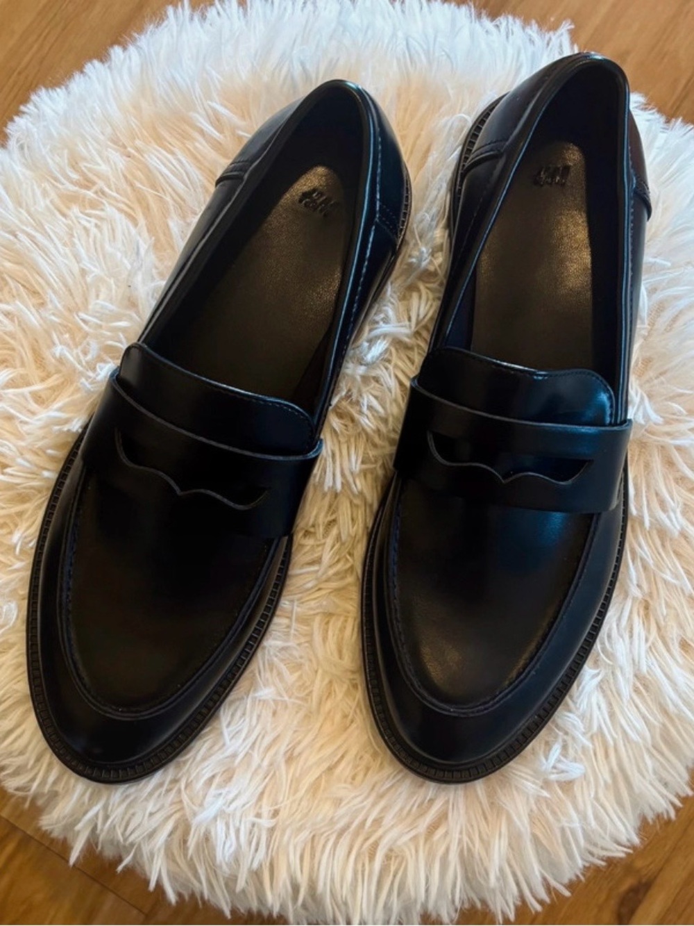 H&M Women’s Black Loafers • 40